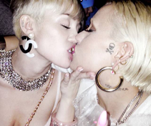 tab/thumbs/miley-cyrus/name.png Sex Tape